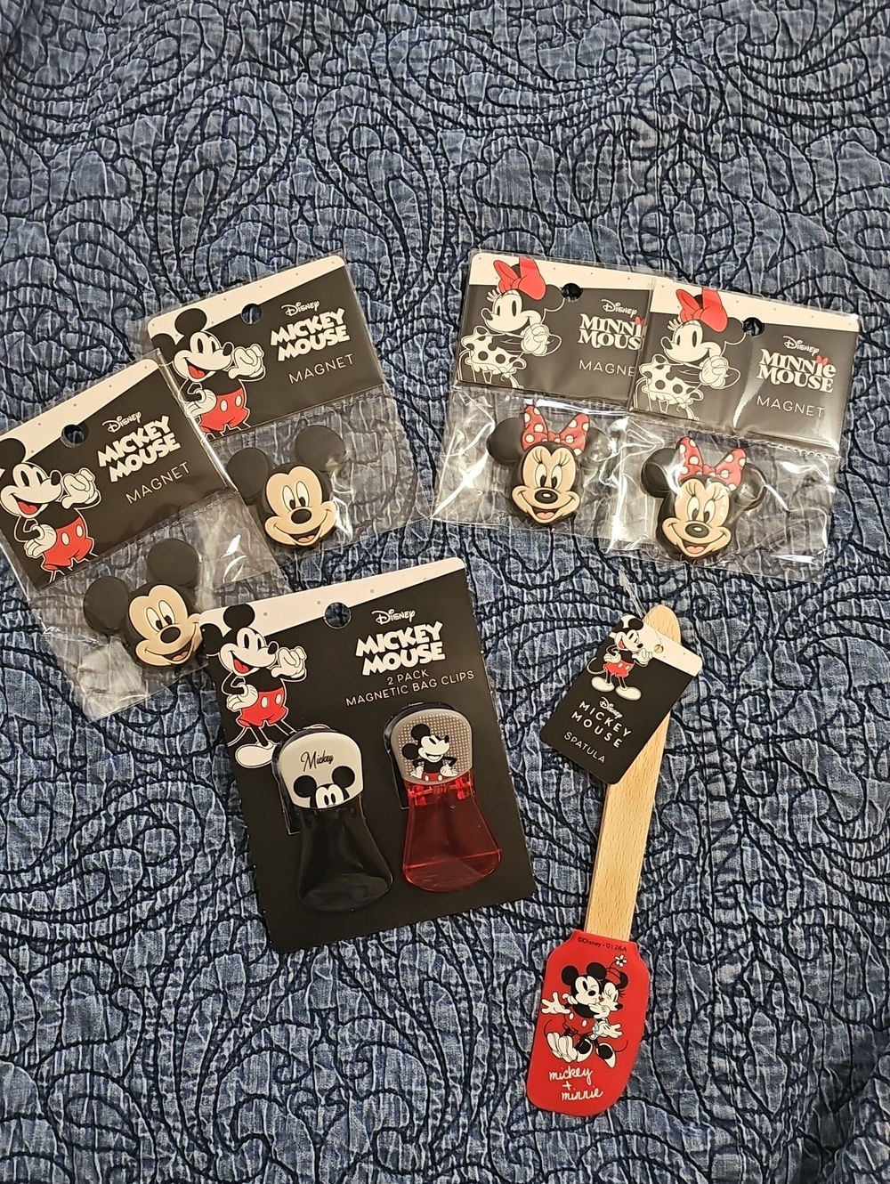 Disney Mickey & Minnie Kitchen Magnets (4) Spatula & Chip Clips Gift Set